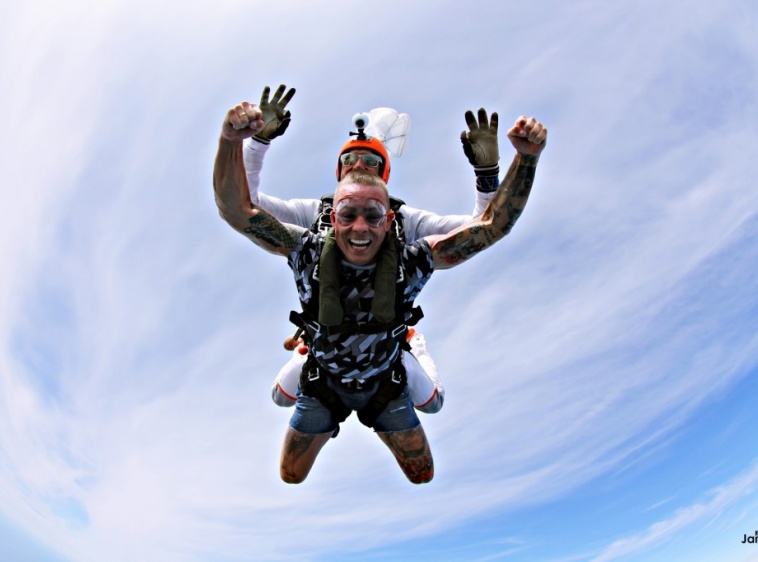 SKYDIVE HEL
